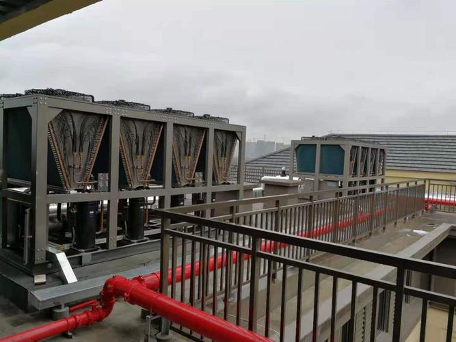 工厂宿舍热水新选择 空气源热泵热水机组如何降本增效